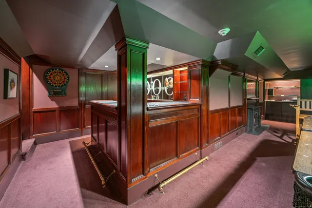 $669,000 | 175 Tokeneke Drive, North Haven, CT 06473