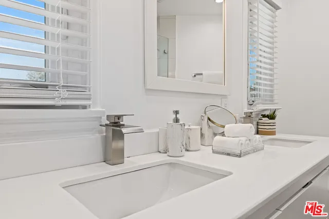 a close view of sink and tap