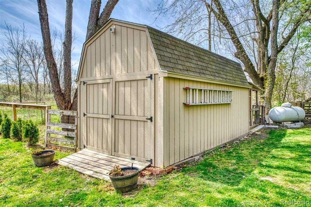 9045 Antcliff Road Howell, MI 48855 - Photo 44 of 50