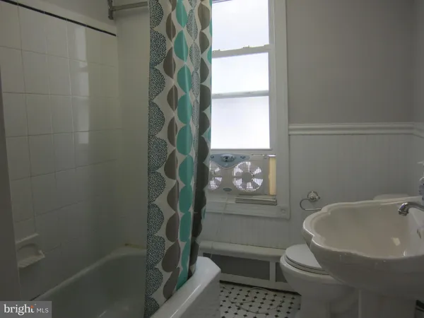 $2,350 | 129 East Homestead Avenue, Unit 2, Collingswood, NJ 08108