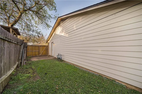 $1,295 | 1944 Nicole Circle, Unit A, Round Rock, TX 78664