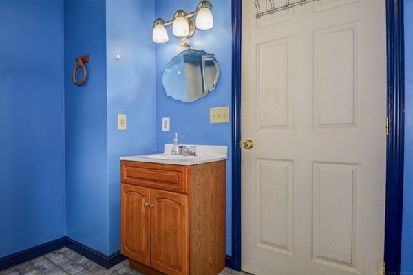 22 Warren Road Auburn, MA 01501 - Photo 7 of 30 Gallery Image 7