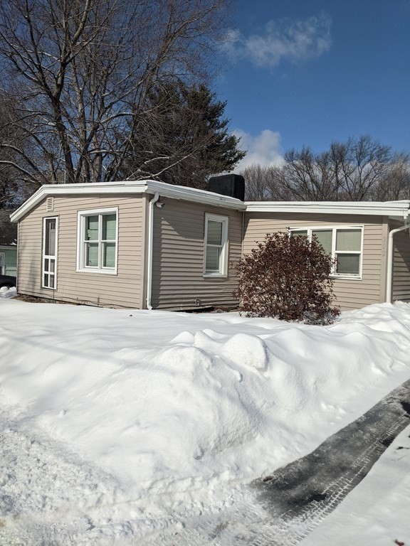 202 Rolf Avenue Chicopee, MA 01020 - Photo 1 of 16 Gallery Image 1