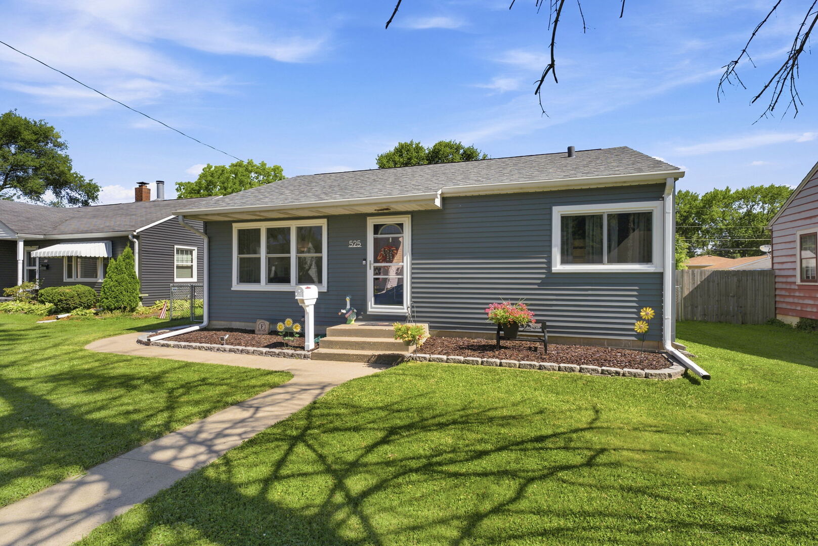525 28th Avenue Moline, IL 61265 - Photo 1 of 1