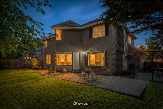 $935,000 | 23615 Northeast 25th Way, Sammamish, WA 98074