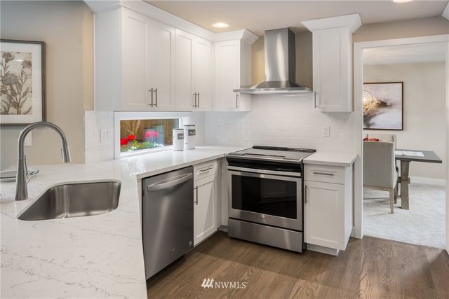 $935,000 | 23615 Northeast 25th Way, Sammamish, WA 98074