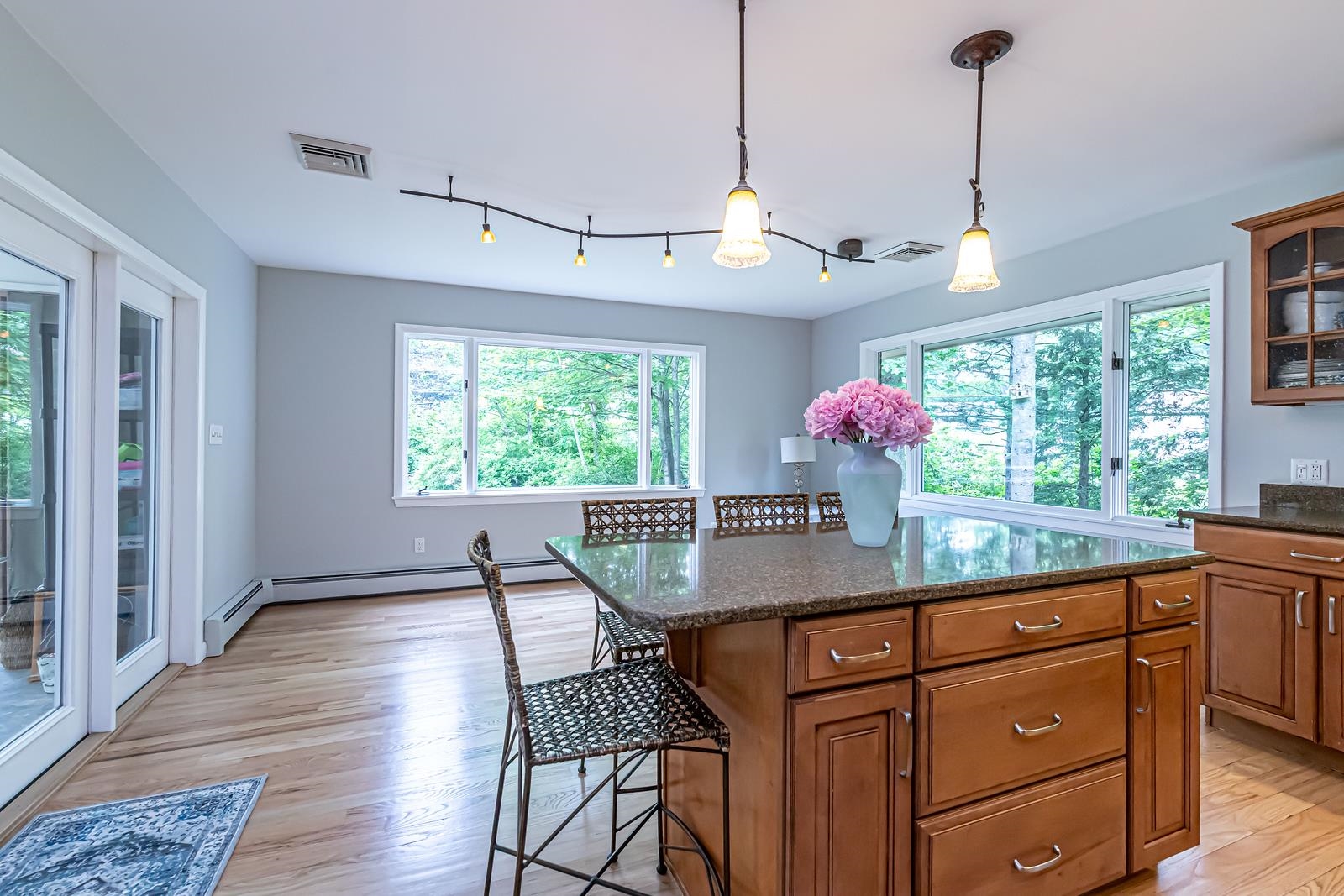 28 New Searles Road Nashua, NH 03062 - Photo 11 of 49