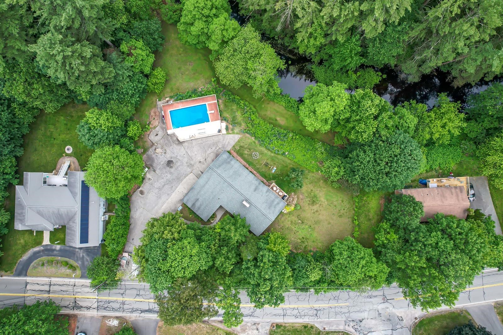 28 New Searles Road Nashua, NH 03062 - Photo 4 of 49