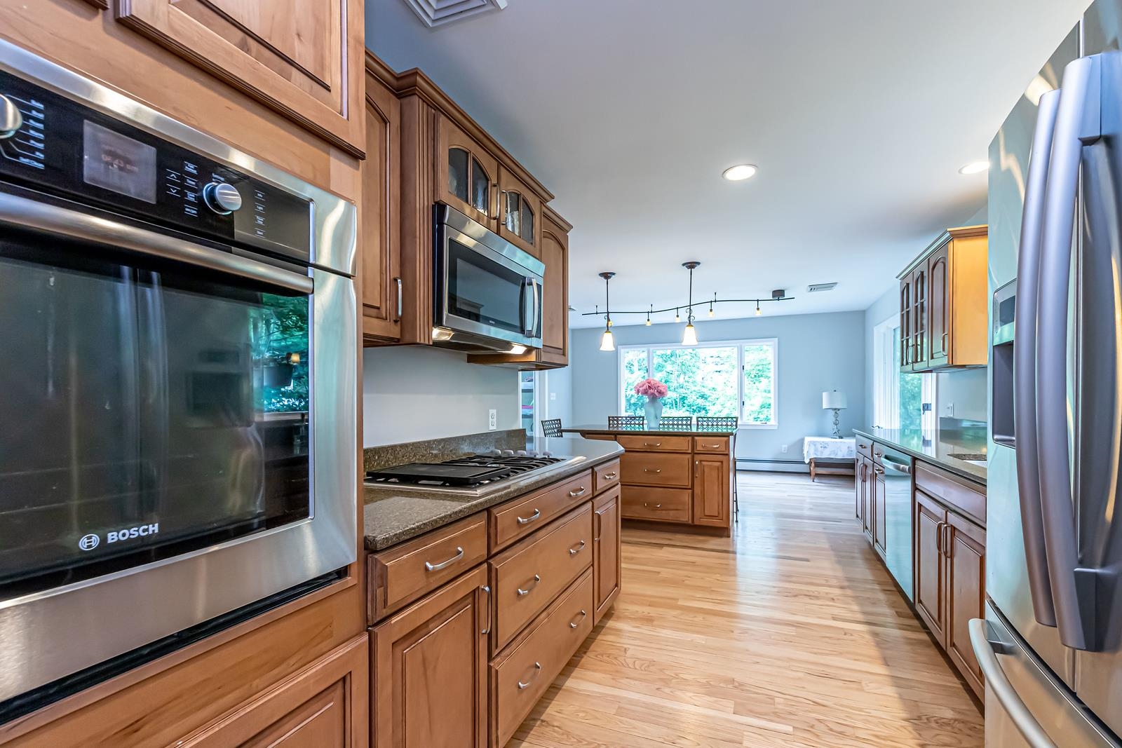 28 New Searles Road Nashua, NH 03062 - Photo 7 of 49