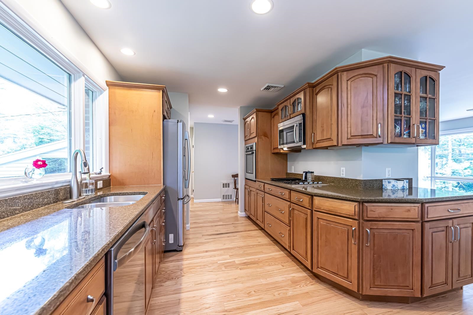 28 New Searles Road Nashua, NH 03062 - Photo 10 of 49