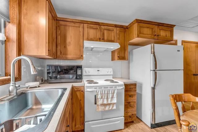 $310,000 | 910 Northwest West Union Road, Topeka, KS 66615