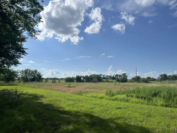 $330,000 | 910 Northwest West Union Road, Topeka, KS 66615