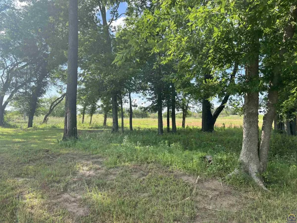 $330,000 | 910 Northwest West Union Road, Topeka, KS 66615