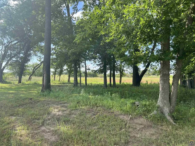 $310,000 | 910 Northwest West Union Road, Topeka, KS 66615