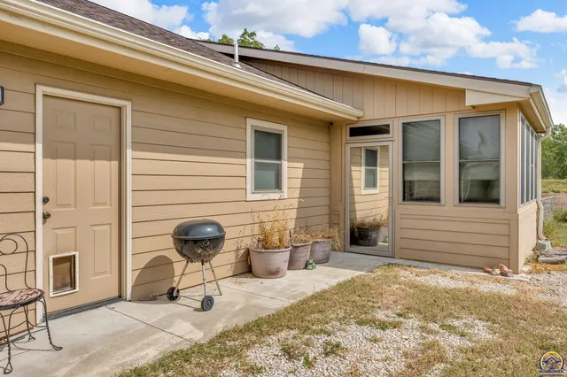 $310,000 | 910 Northwest West Union Road, Topeka, KS 66615