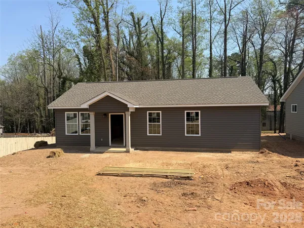 $229,900 | 1298 18th Street Northeast, Hickory, NC 28601