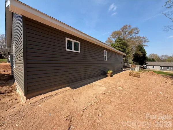 $229,900 | 1298 18th Street Northeast, Hickory, NC 28601