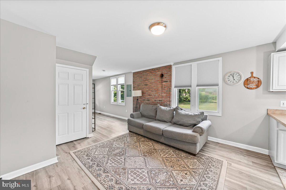 1019 Riverside Drive Pottstown, PA 19465 - Photo 9 of 36 Bright and inviting living space.