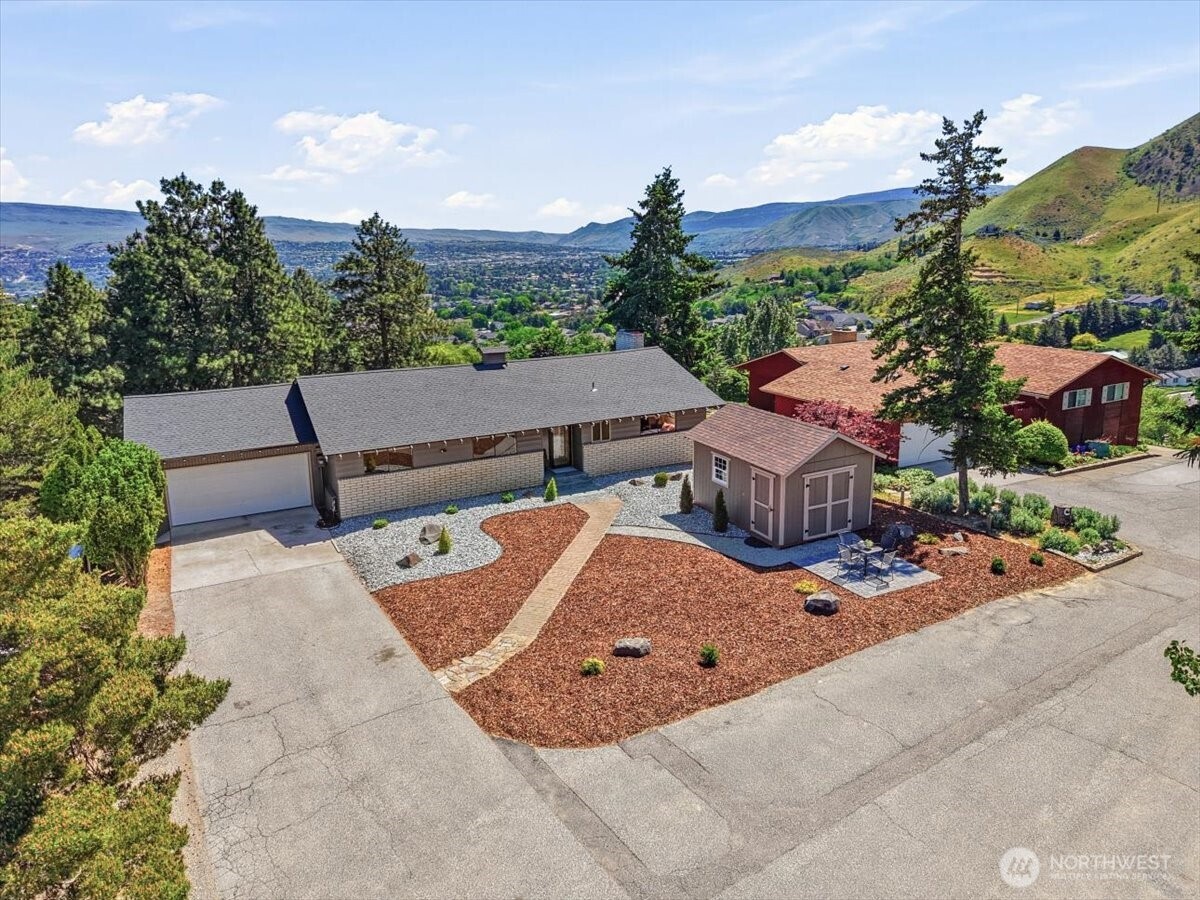 2511 Lester Road Wenatchee, WA 98801 - Photo 1 of 40