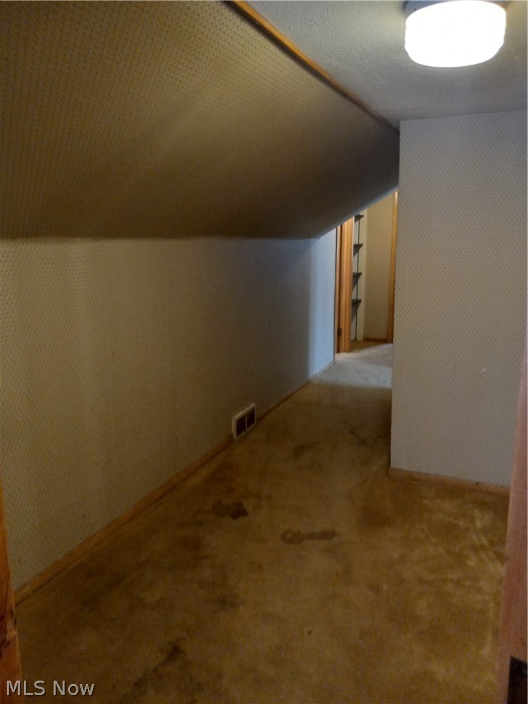 27291 Highland Road Cleveland, OH 44143 - Photo 23 of 35