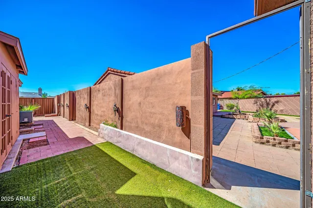 $1,400,000 | 1450 East Royal Palm Road, Phoenix, AZ 85020