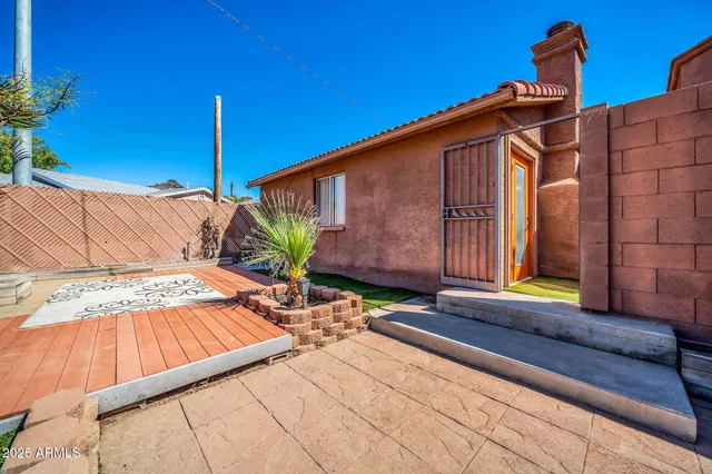 $1,400,000 | 1450 East Royal Palm Road, Phoenix, AZ 85020