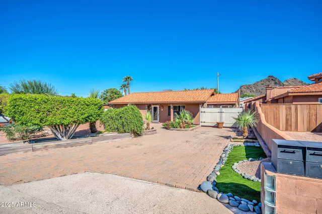 $1,400,000 | 1450 East Royal Palm Road, Phoenix, AZ 85020