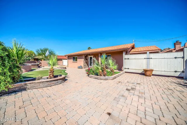 $1,400,000 | 1450 East Royal Palm Road, Phoenix, AZ 85020