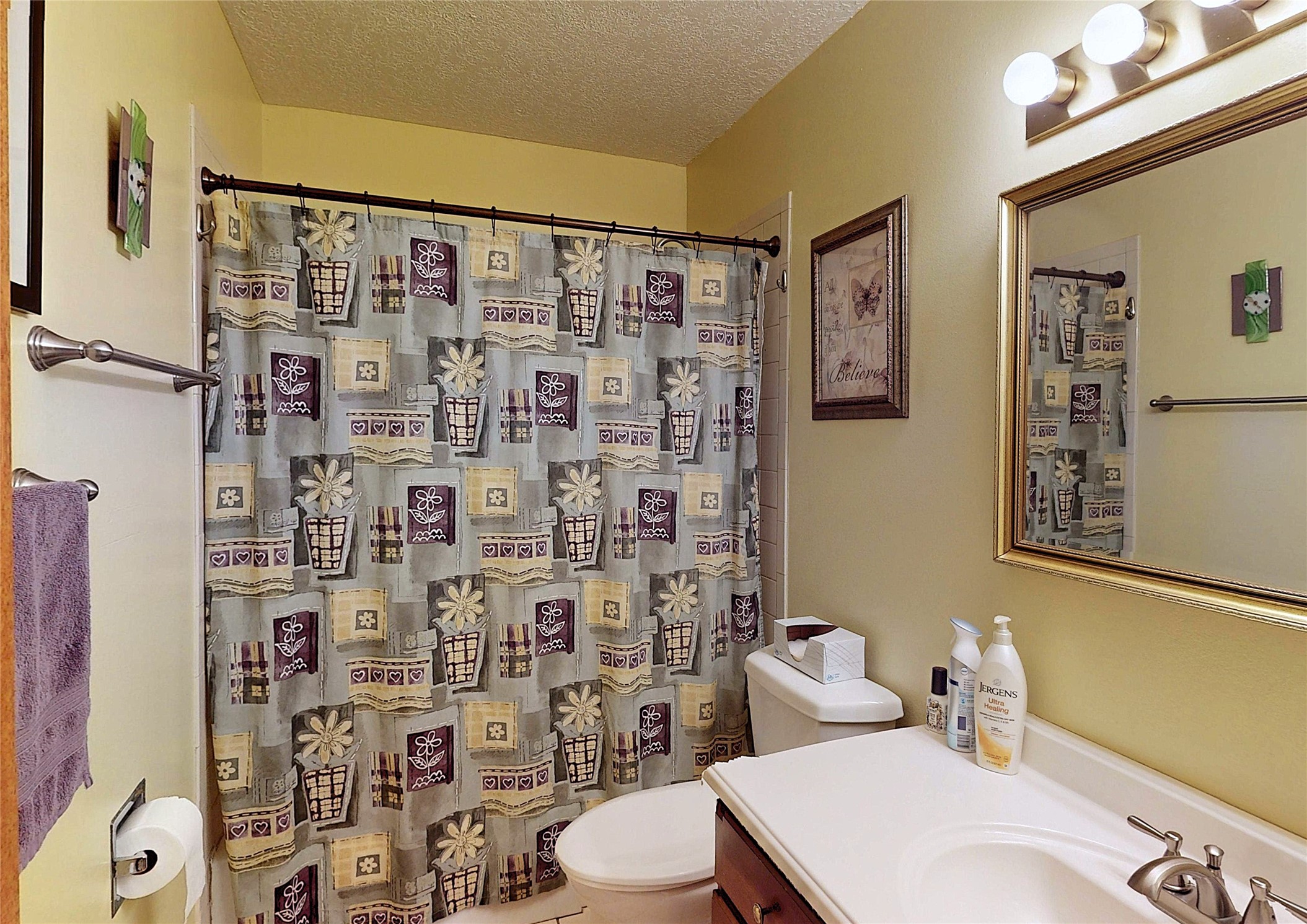 1346 Big Rock Loop Los Alamos, NM 87544 - Photo 30 of 38 Hall Bathroom