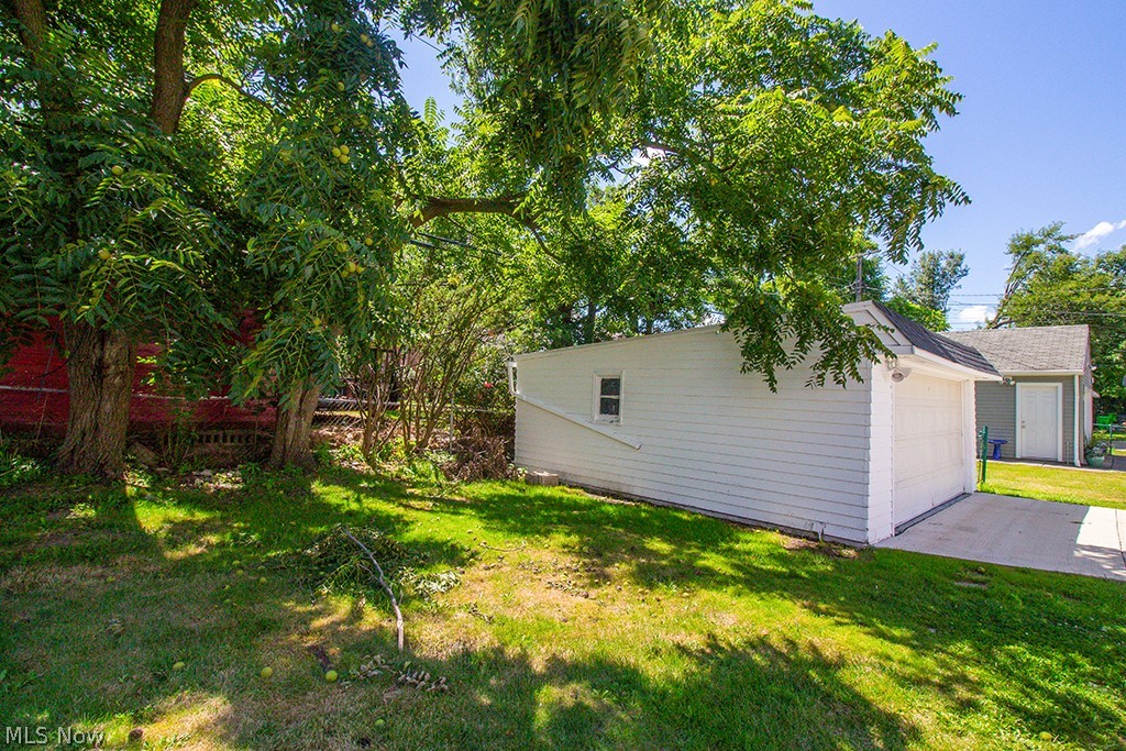 3954 Grosvenor Road Cleveland, OH 44118 - Photo 33 of 35