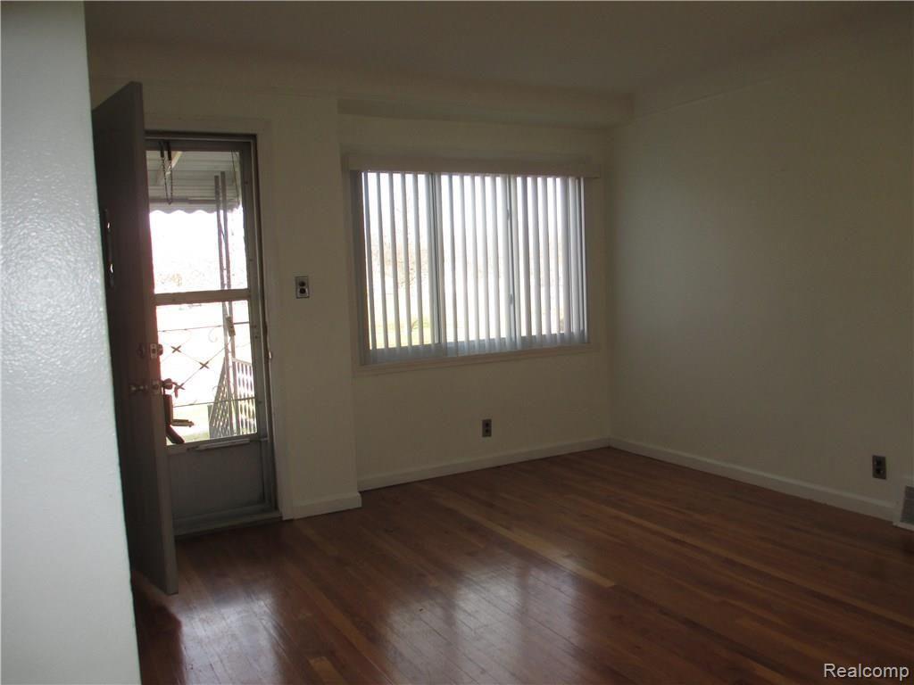 3529 Chester Road Royal Oak, MI 48073 - Photo 5 of 16