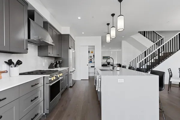 $1,195,000 | 1071 Brookwood Drive, Green Bay, WI 54304