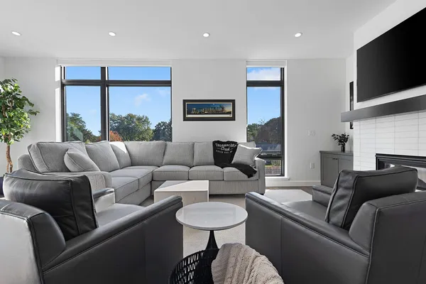 $1,195,000 | 1071 Brookwood Drive, Green Bay, WI 54304