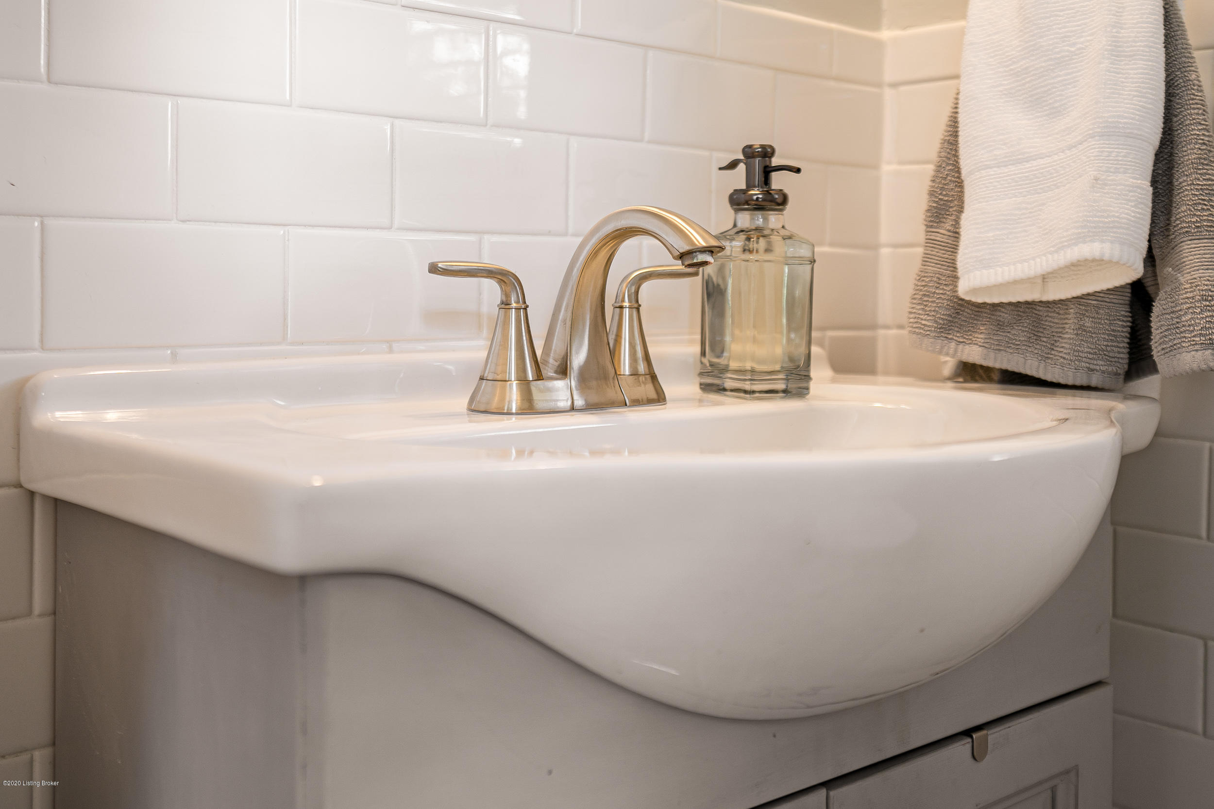 9309 Fairground Road Louisville, KY 40291 - Photo 25 of 54 primary bath2