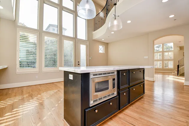 $6,200 | 2094 Brentwood Drive, Houston, TX 77019