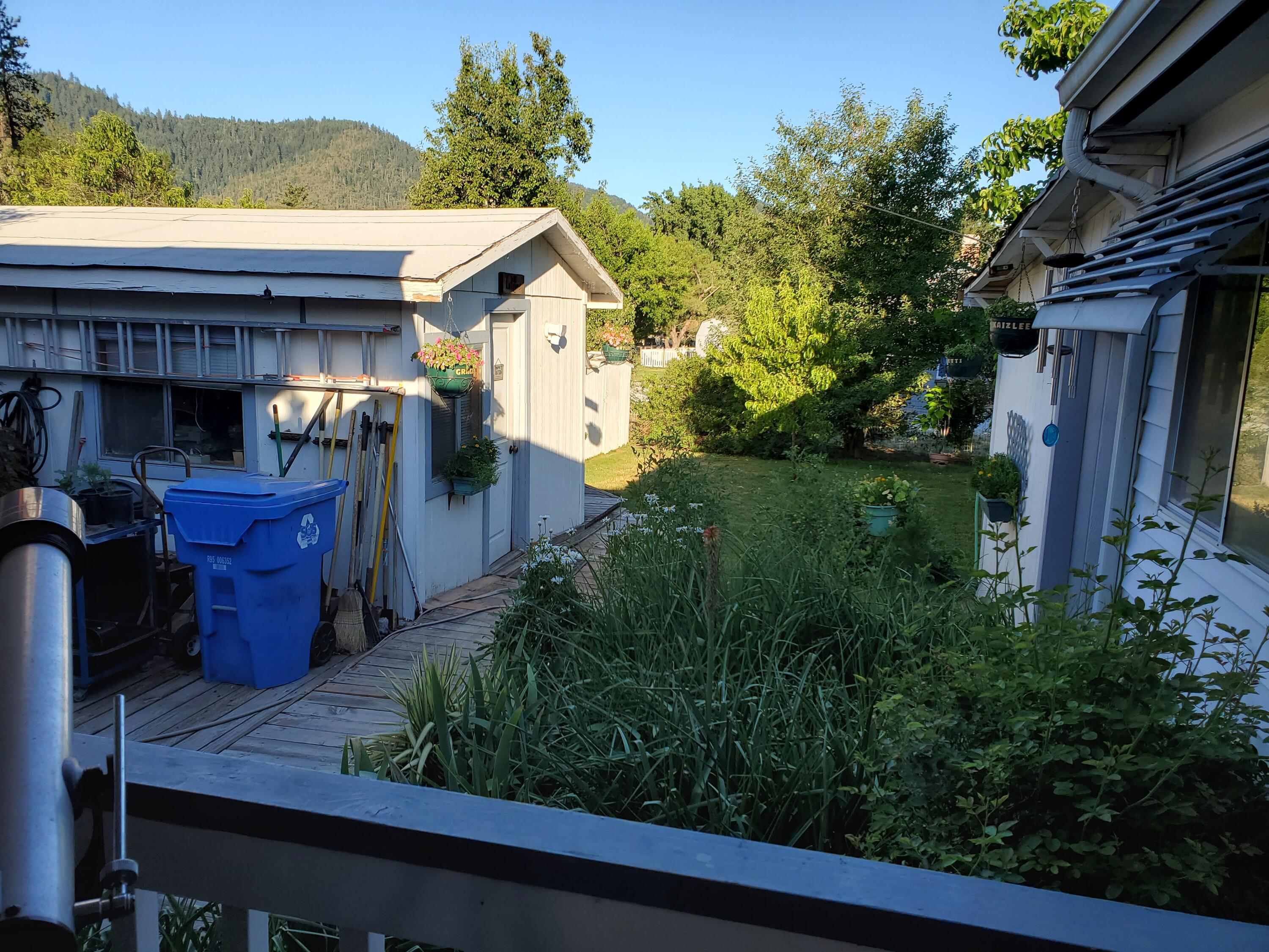6901 Old Stage Road, Unit 22 Central Point, OR 97502 - Photo 25 of 29 24