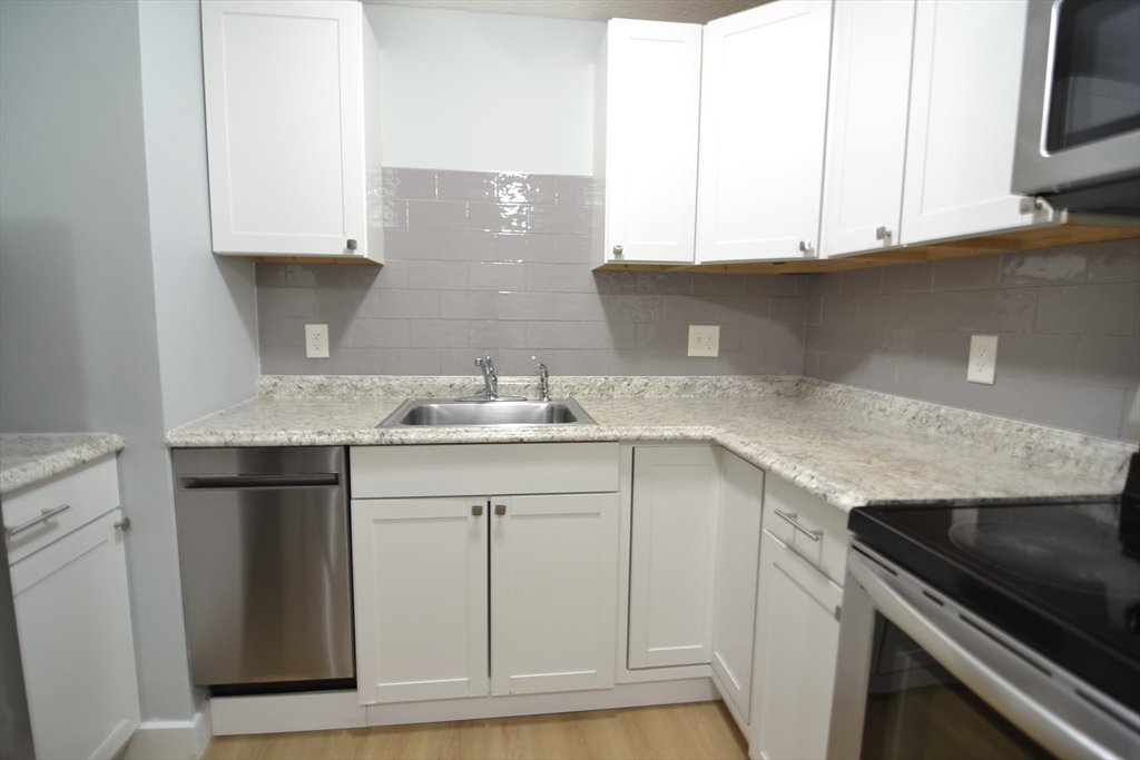 77 Nicholas Road, Unit I Framingham, MA 01701 - Photo 3 of 25