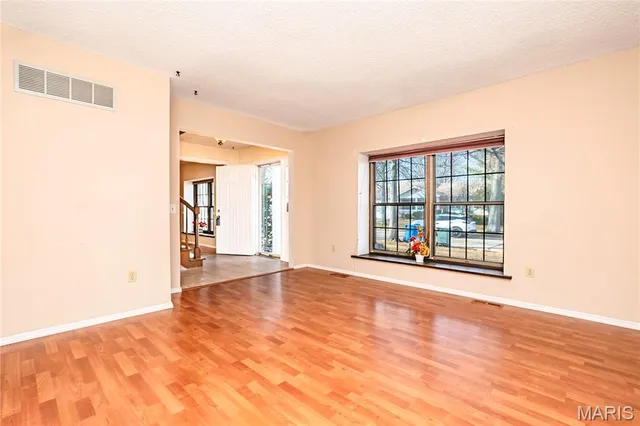 $325,000 | 1044 Holly River Drive, Florissant, MO 63031