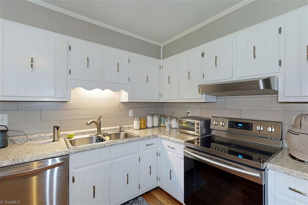 6028 Brantley Gordon Road Denton, NC 27239 - Photo 19 of 34 Newer kitchen with lot of cabinets.