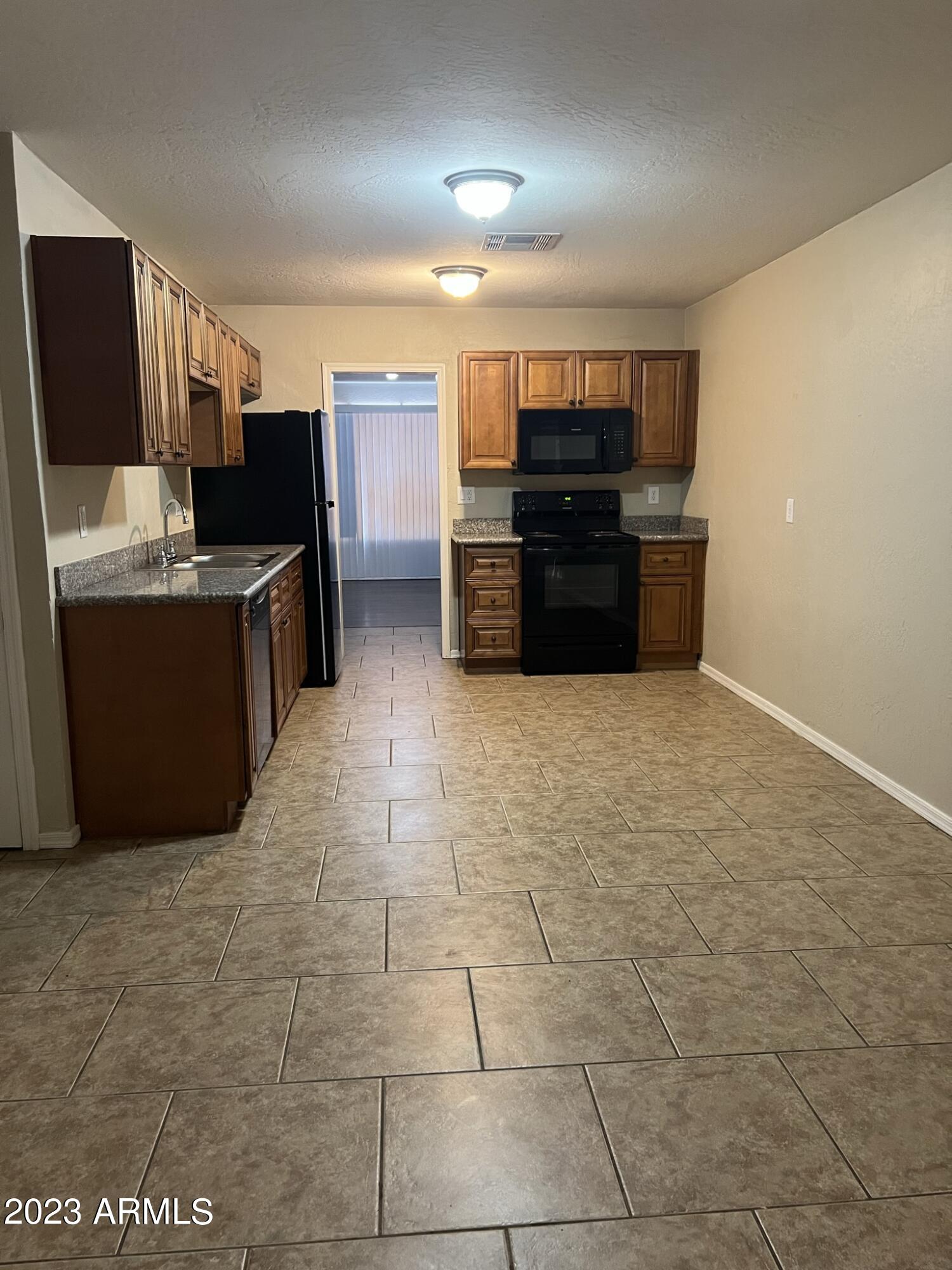 2644 West Lamar Road Phoenix, AZ 85017 - Photo 11 of 63 IMG_5318