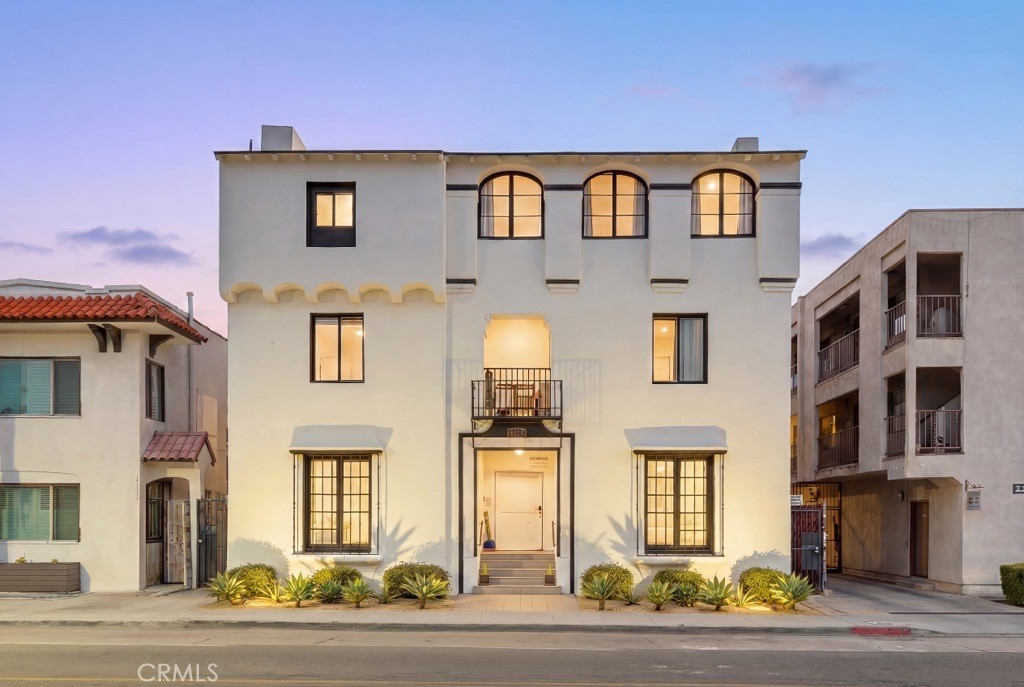 1827 East 4th Street, Unit 7 Long Beach, CA 90802 - Photo 36 of 37 a front view of a building with a road