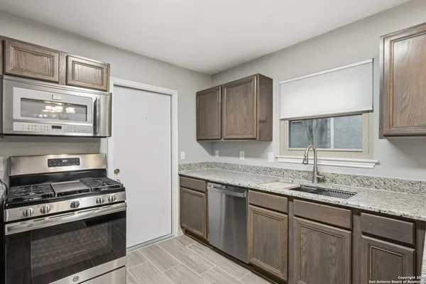 $2,195 | 4430 Putting, San Antonio, TX 78217