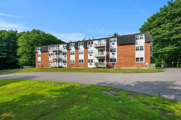 $299,900 | 39 Ernest Avenue, Unit 202, Exeter, NH 03833