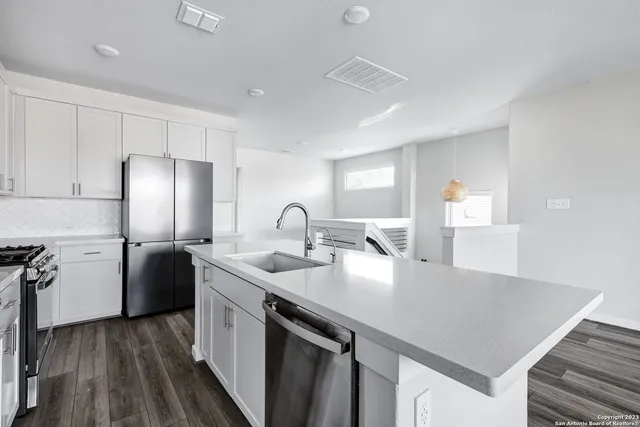 $2,300 | 7910 Needle Creek, San Antonio, TX 78249