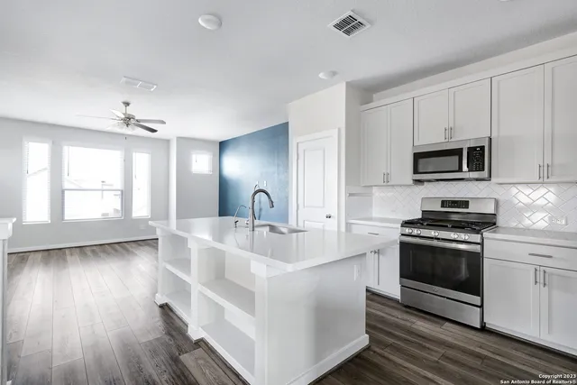 $2,300 | 7910 Needle Creek, San Antonio, TX 78249