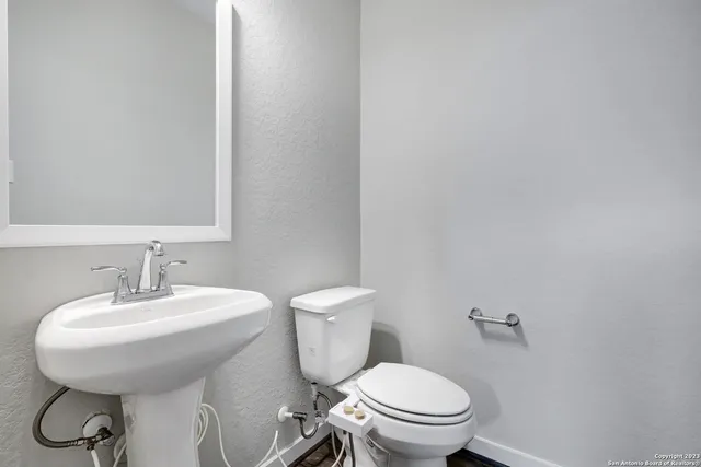 $2,300 | 7910 Needle Creek, San Antonio, TX 78249