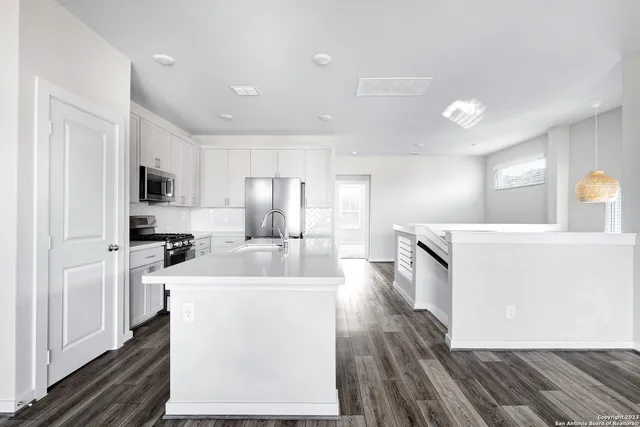 $2,300 | 7910 Needle Creek, San Antonio, TX 78249