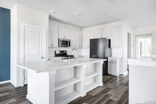 $2,300 | 7910 Needle Creek, San Antonio, TX 78249