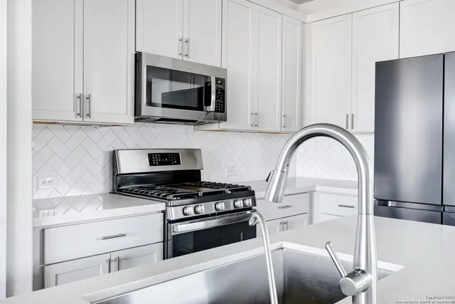 $2,300 | 7910 Needle Creek, San Antonio, TX 78249