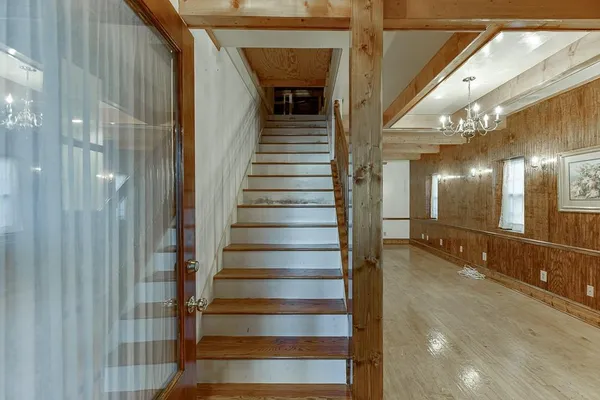 a view of entryway with a front door